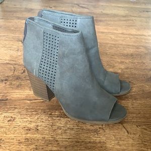 Neutral Colored Zip Block Booties